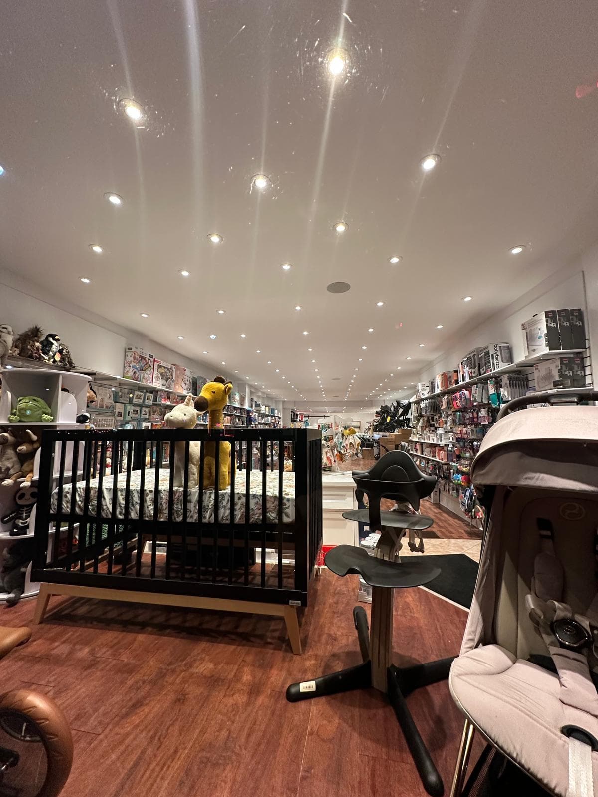 Macklem's Baby Store célèbre 80 ans en tant que ressource familiale de confiance à Toronto